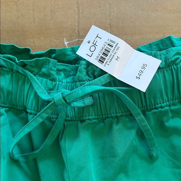 LOFT Vibrant Green Women's Cargo Shorts - Picture 5 of 11